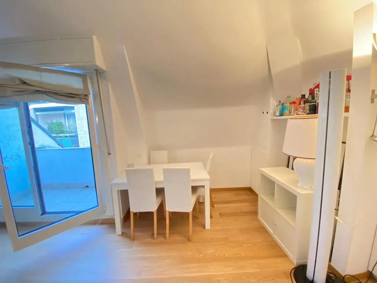 Vetra - Luminoso Attico Con Balcone Appartement Milaan